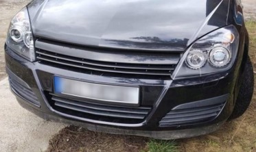 Черные фары передние Opel Astra H с кольцами Angel Eyes фото