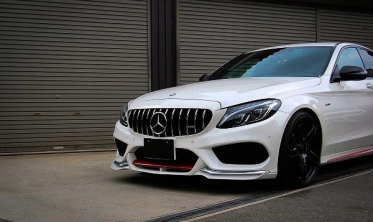 Тюнінгова решітка радіатора Mercedes C W205 стиль AMG GT з хром смужками фото