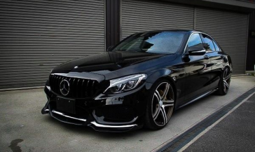 Чорна глянцева решітка радіатора Mercedes C W205 в стилі AMG GT фото