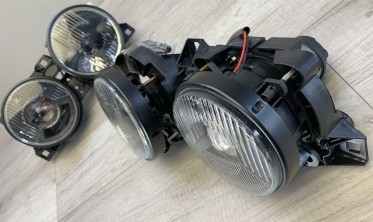 Фары передние BMW E30 с линзой и крестом (дизайн Hella Black) фото