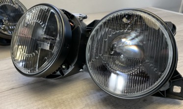 Фары передние BMW E30 с линзой и крестом (дизайн Hella Black) фото