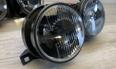 Фары передние BMW E30 с линзой и крестом (дизайн Hella Black) фото