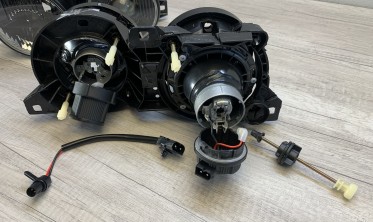 Фары передние BMW E30 с линзой и крестом (дизайн Hella Black) фото