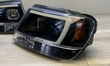 Передні фари Jeep Grand Cherokee WJ чорні, led габарити фото