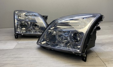 Тюнинговые фары передние Opel Vectra C 2002-2005 с ангельскими глазками фото
