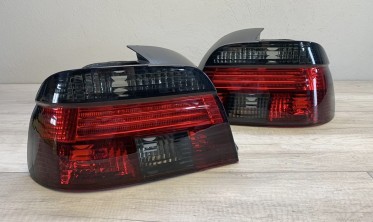 Тонированные фонари задние BMW E39 дорестайл в стиле рестайл фото