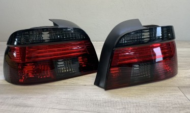 Тонированные фонари задние BMW E39 дорестайл в стиле рестайл фото