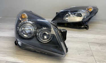 Черные фары передние Opel Astra H с кольцами Angel Eyes фото