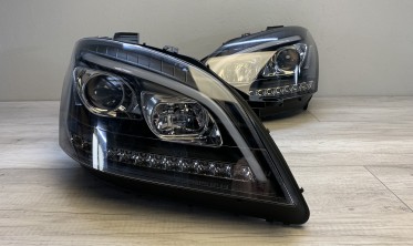 Фары передние Mercedes W164 ML дорестайл черные с LED поворотами фото