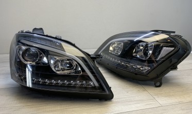 Фары передние Mercedes W164 ML дорестайл черные с LED поворотами фото