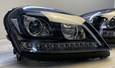 Фары передние Mercedes W164 ML дорестайл черные с LED поворотами фото