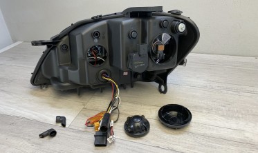 Фары передние Mercedes W164 ML дорестайл черные с LED поворотами фото