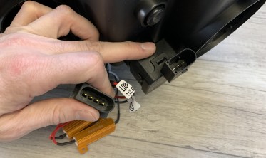 Фары передние Mercedes W164 ML дорестайл черные с LED поворотами фото