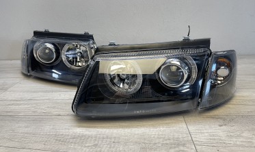 Передние фары VW Passat B5 фирмы Депо с кольцами черные фото