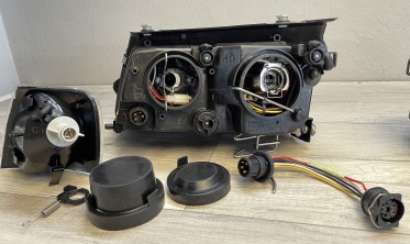 Передние фары VW Passat B5 фирмы Депо с кольцами черные фото