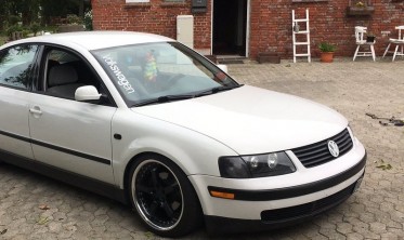 Передние фары VW Passat B5 фирмы Депо с кольцами черные фото