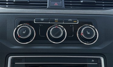Декор кольца на ручки печки VW Caddy / Golf 6 / Touran / Eos / Jetta / Sirocco / Tiguan / Vw T5 fl / T6 / VW CC / Passat b7 фото