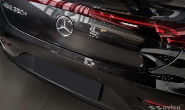 Защитная черная накладка (планка) на задний бампер Mercedes EQE (V295) фото