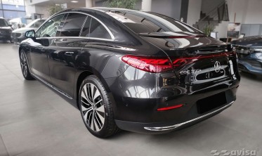 Защитная черная накладка (планка) на задний бампер Mercedes EQE (V295) фото