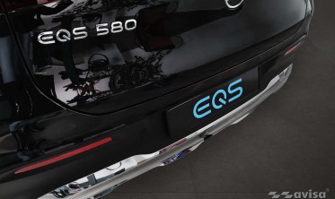 Черная накладка (листва) на край заднего бампера Mercedes EQS SUV (X296) фото