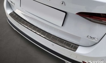 Чорна захисна накладка (планка) на задній бампер Skoda Octavia 4 Scout фото