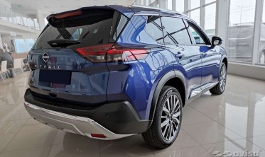 Чорна захисна накладка (ліства) на задній бампер Nissan X-Trail 4 фото