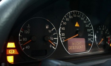 Кільця в панель приладів Mercedes W210 післярестайл / W208 фото