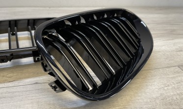 Решетка радиатора BMW E60 спорт стиль, черная глянцевая фото
