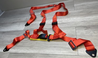 Ремни безопасности универсальные 3-точечные красные фото