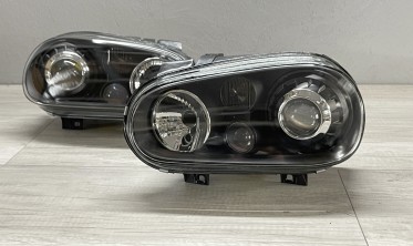 Фары передние VW Golf 4 стиле R32 черные с линзами фото