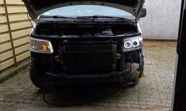 Тюнинговые фары передние VW T5 дорестайл с ангельскими глазками  фото