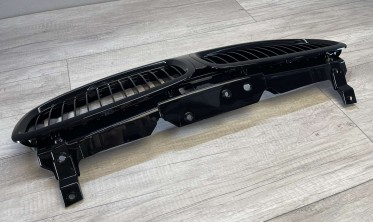 Решетка радиатора BMW E65/E66 черный глянец фото