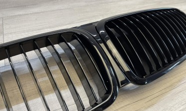 Решетка радиатора BMW E65/E66 LCI черная глянцевая фото
