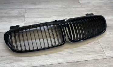 Решетка радиатора BMW E65/E66 LCI черная глянцевая фото