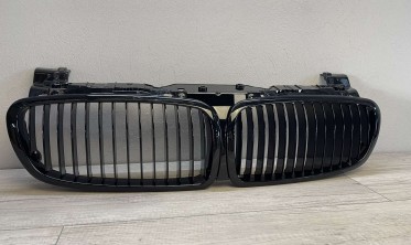 Решетка радиатора BMW E65/E66 LCI черная глянцевая фото