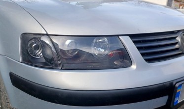 Передние фары VW Passat B5 фирмы Депо с кольцами черные фото