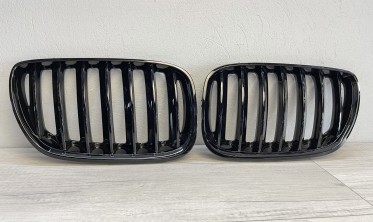 Решітка радіатора BMW X5 E53 LCI чорна глянсова фото