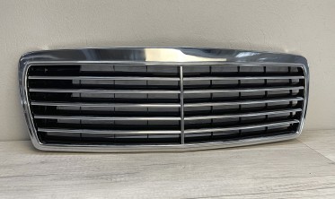 Решітка радіатора Mercedes W210 стиль Avantgarde фото