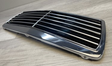 Решетка радиатора Mercedes W210 стиль Avantgarde фото