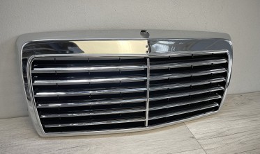 Решітка радіатора Mercedes W124 стиль Avantgarde дорестайл фото