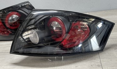 Тюнинговые задние фонари Audi TT 8N черные фото
