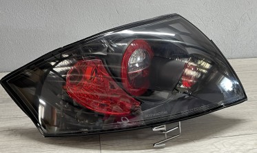 Тюнинговые задние фонари Audi TT 8N черные фото