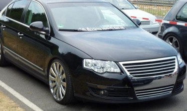 Тюнінгова решітка радіатора VW Passat B6 без емблеми, хромована фото