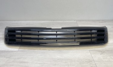 Решетка радиатора VW Passat B7 без эмблемы, глянцевая черная  фото