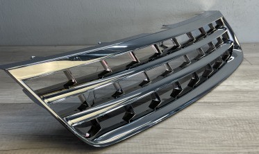 Решетка радиатора VW Touareg 1 хром без лого фото