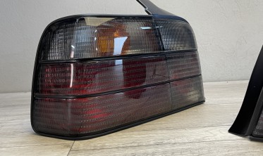 Тюнинговые задние фонари BMW E36 седан тонированные фото