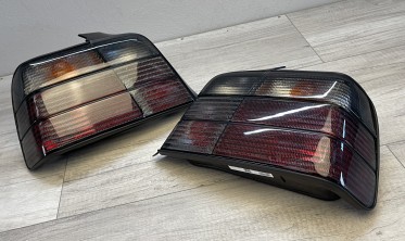 Тюнинговые задние фонари BMW E36 седан тонированные фото
