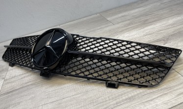 Решетка радиатора Mercedes W219 CLS стиль AMG с черной звездой рест. фото