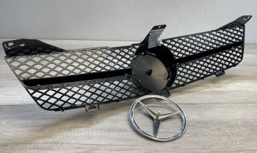Решетка радиатора Mercedes W219 CLS стиль AMG с черной звездой рест. фото