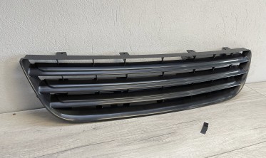 Решетка радиатора VW Polo 9N3 рестайл, черная без эмблемы фото